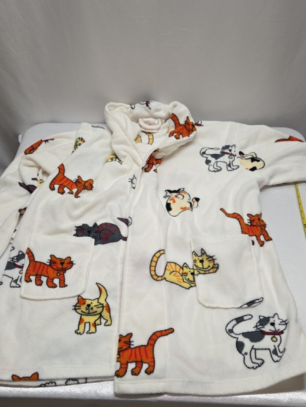 Cozy White Cat-Print Fleece Robe with Tie Waist Loungewear Whimsical - Picture 8 of 8